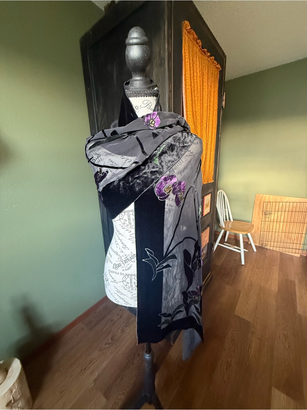 Elegant Black and Gray Floral Velvet-Accent Wrap with Purple Accents